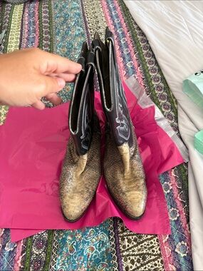 Men's Two-Tone Western Snake-Texture Cowboy Boots - Black and Brown